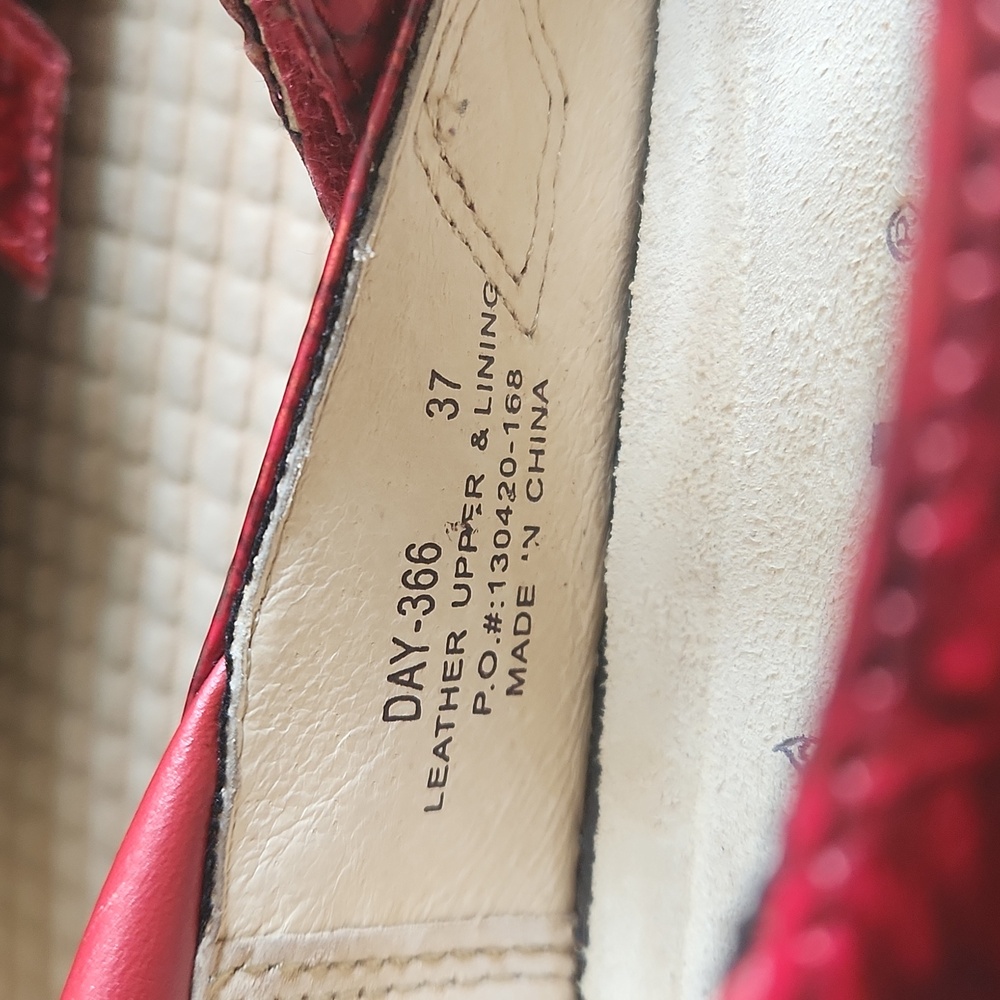 Alegria Shiny Red Dress Shoes SIZE 37 - Picture 9 of 11